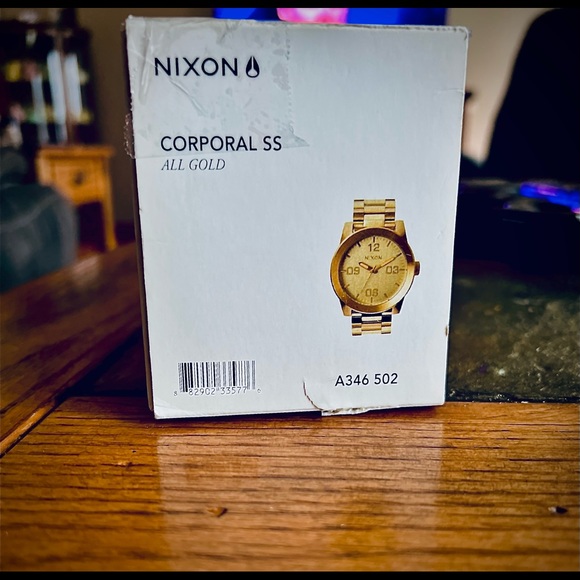 Nixon Corporal SS - All Gold - Like New - Picture 6 of 6